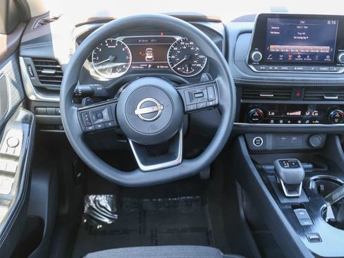 Used 2023 Nissan Rogue SV FWD image 12