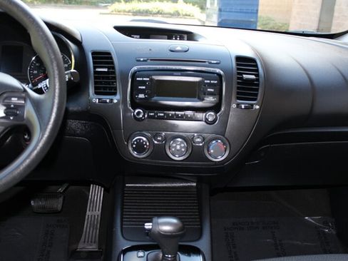 Used 2018 Kia Forte LX image 14