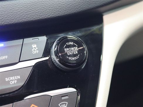 Used 2022 Chrysler Pacifica Touring-L FWD image 32