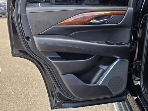 Used 2019 Cadillac Escalade Premium Luxury image 22