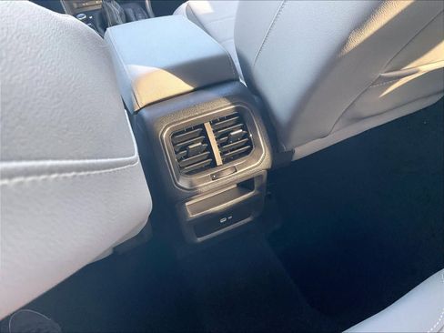 Used 2022 Volkswagen Taos SE image 26