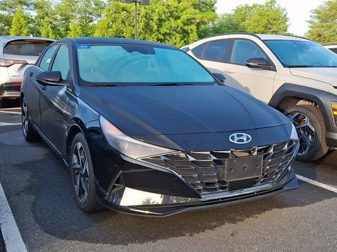 Used 2023 Hyundai Elantra Limited FWD image 5