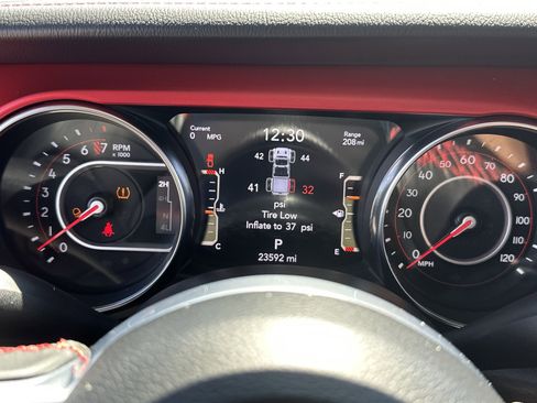 Used 2022 Jeep Gladiator Rubicon w/ LED Lighting Group image 19