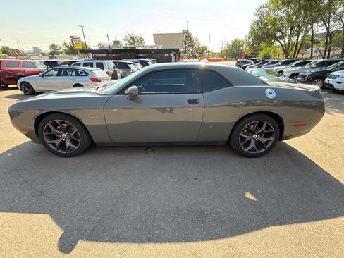 Used 2018 Dodge Challenger R/T RWD image 4