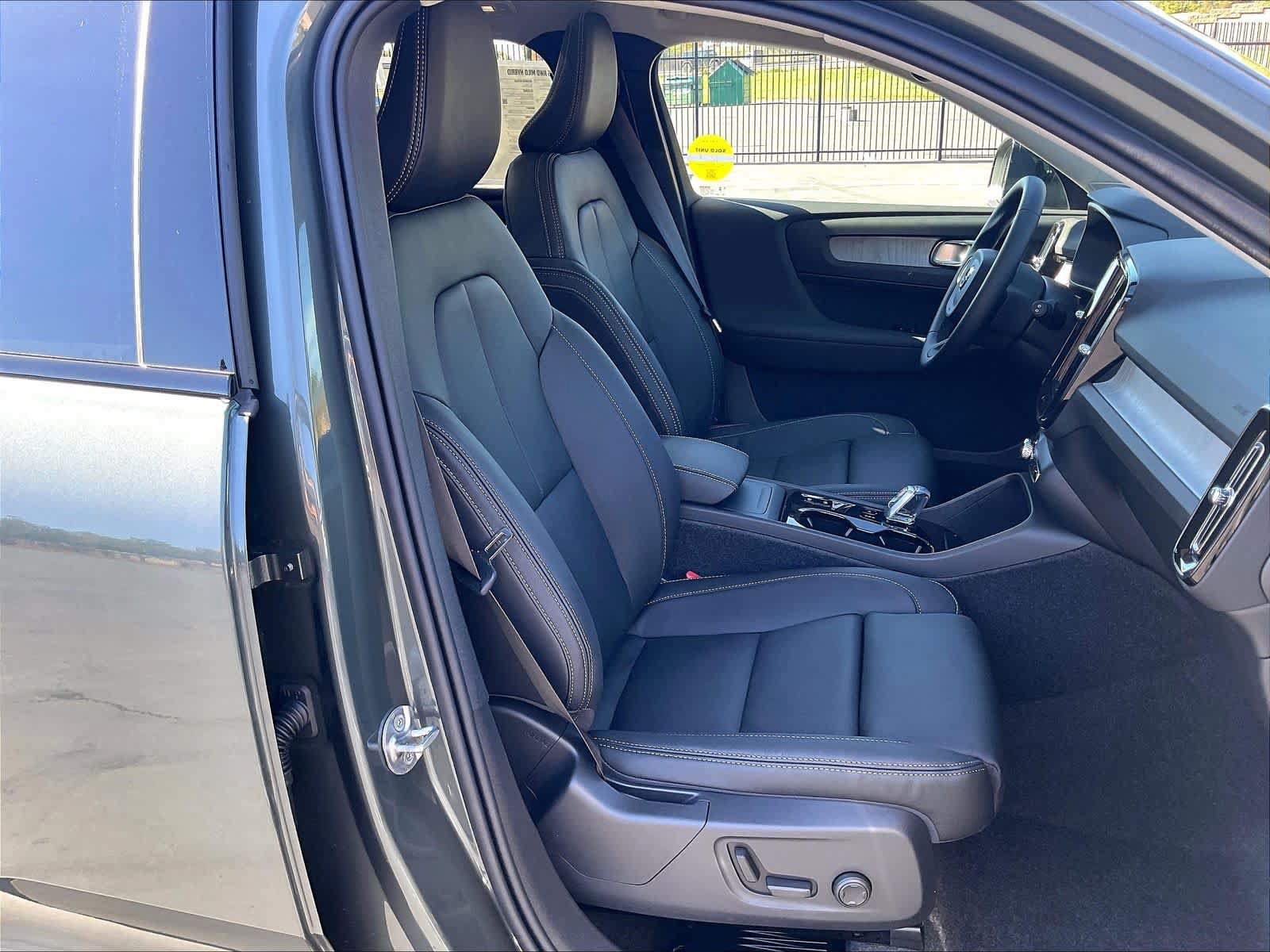 New 2026 Volvo XC40 B5 Plus AWD/4WD image 31