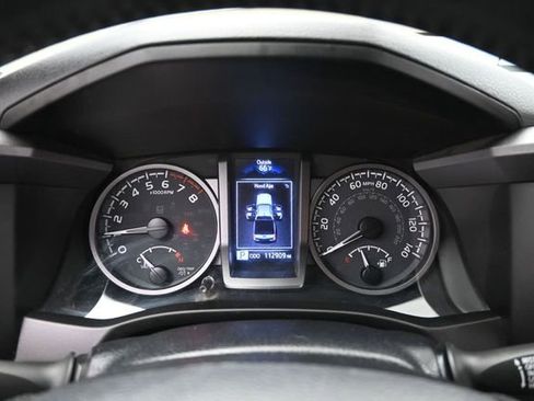 Used 2020 Toyota Tacoma TRD Sport AWD/4WD image 11