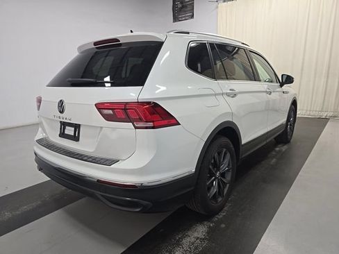 Used 2023 Volkswagen Tiguan SE FWD image 3
