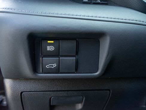 Used 2021 Toyota Highlander XLE image 16