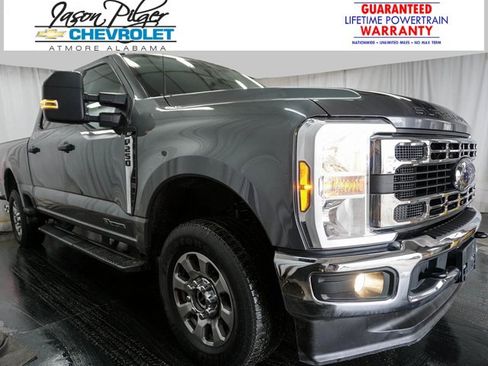 Used 2024 Ford F250 XLT image 1