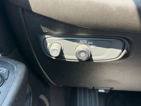 Used 2019 Chevrolet Equinox LT FWD image 12