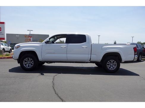 Used 2018 Toyota Tacoma SR5 RWD image 7