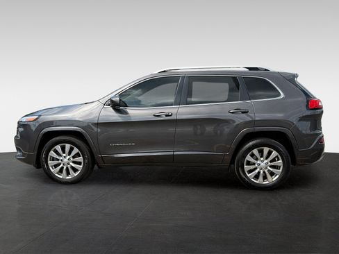 Used 2018 Jeep Cherokee Overland AWD/4WD image 8