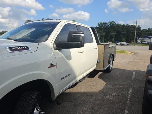 Used 2024 RAM 3500 Laramie AWD/4WD image 3