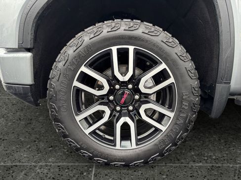 Used 2024 GMC Sierra 1500 AT4 w/ AT4 Premium Package AWD/4WD image 4