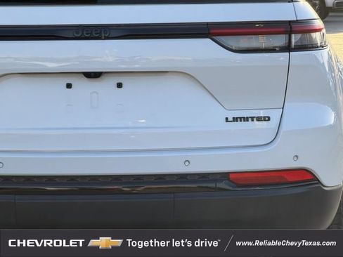 Used 2023 Jeep Grand Cherokee Limited w/ Black Appearance Package AWD/4WD image 8