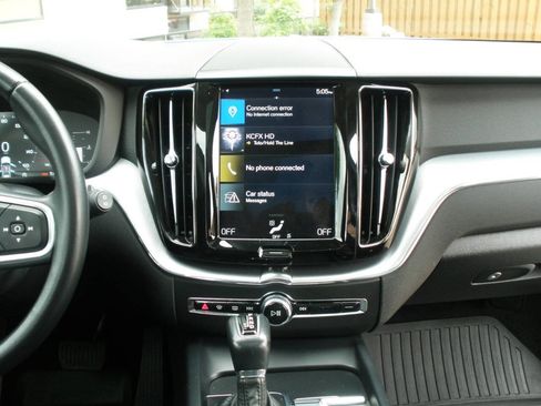 Used 2018 Volvo XC60 T5 Momentum AWD/4WD image 35
