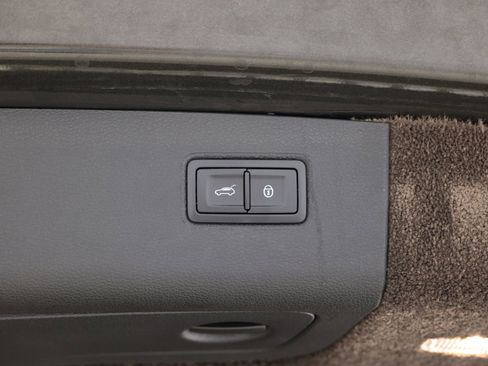 Used 2018 Bentley Bentayga AWD/4WD image 78