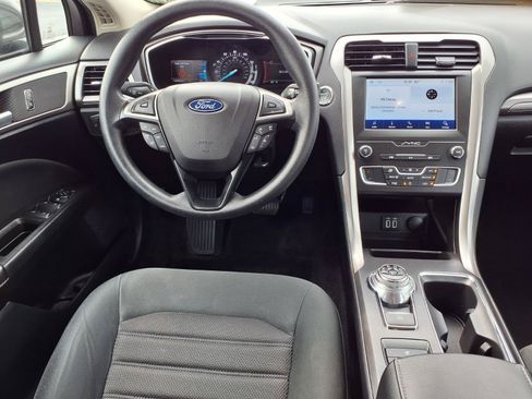 Used 2020 Ford Fusion SE FWD image 5