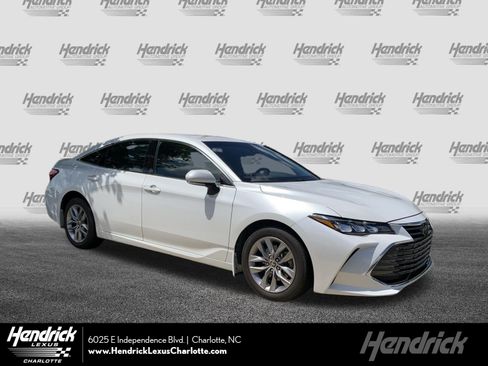 Used 2022 Toyota Avalon XLE FWD image 1