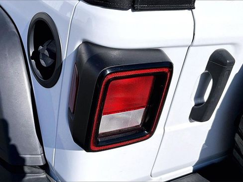 Used 2021 Jeep Wrangler Willys image 18