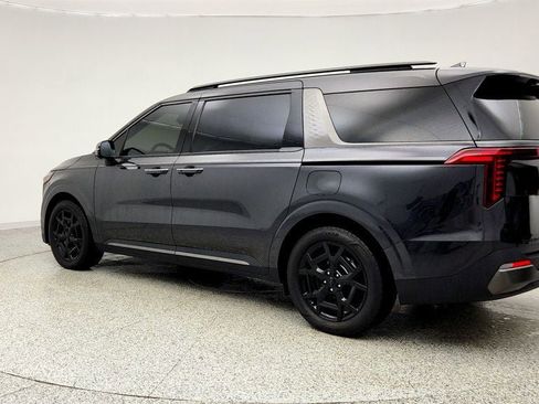 Used 2025 Kia Carnival SX Prestige image 7