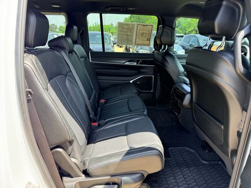 Used 2024 Jeep Wagoneer Series II w/ Flexible Seating Group AWD/4WD image 26