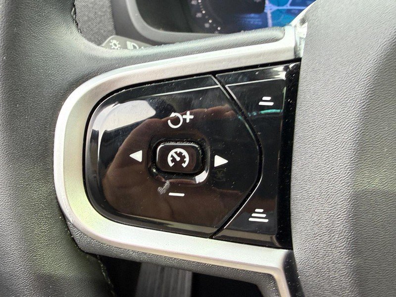 New 2026 Volvo XC90 B6 Plus w/ Protection Package Premier AWD/4WD image 13