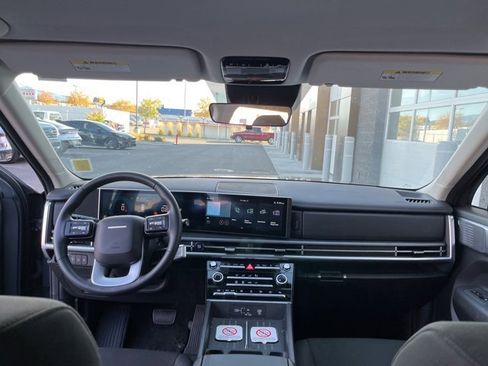 Used 2025 Hyundai Santa Fe SE image 17