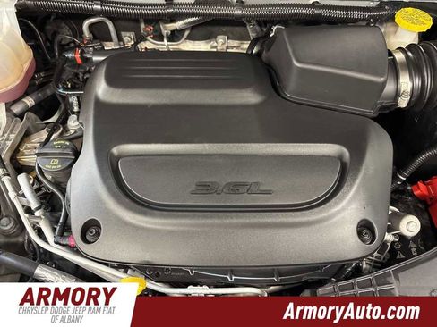 Used 2024 Chrysler Pacifica Touring-L image 42