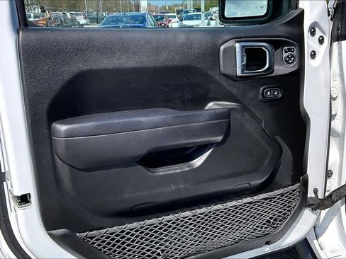 Used 2023 Jeep Wrangler Unlimited AWD/4WD image 9
