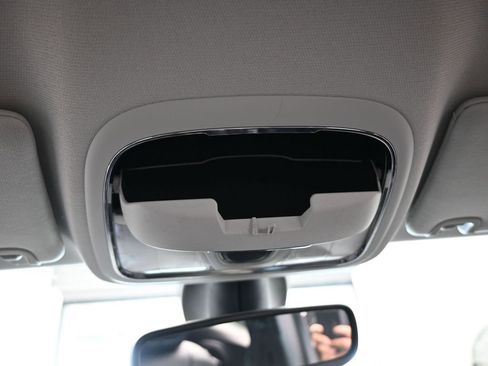 Used 2019 Jeep Cherokee Limited image 27