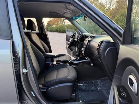 Used 2018 Kia Soul + image 17