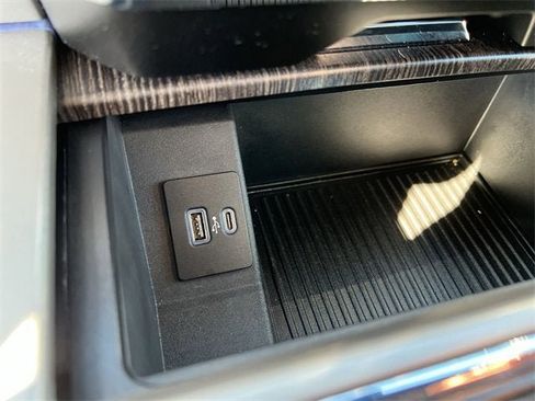 Used 2021 Ford F350 Lariat w/ Chrome Package image 35