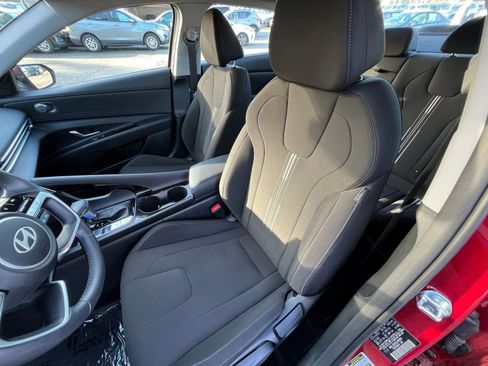 Used 2025 Hyundai Elantra SEL image 37