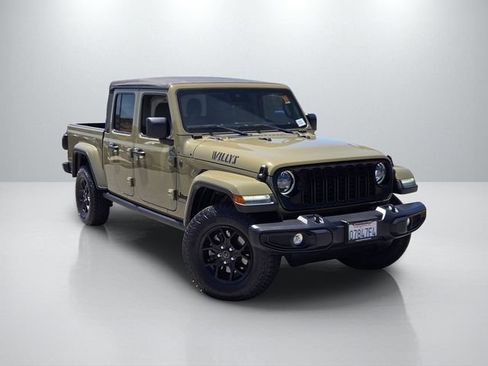 Used 2025 Jeep Gladiator Sport AWD/4WD image 1