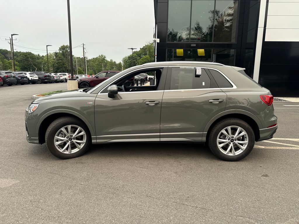 Used 2025 Audi Q3 2.0T Premium AWD/4WD image 2