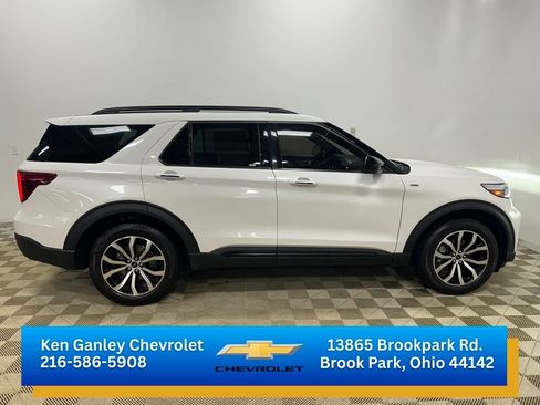 Used 2022 Ford Explorer ST-Line AWD/4WD image 4