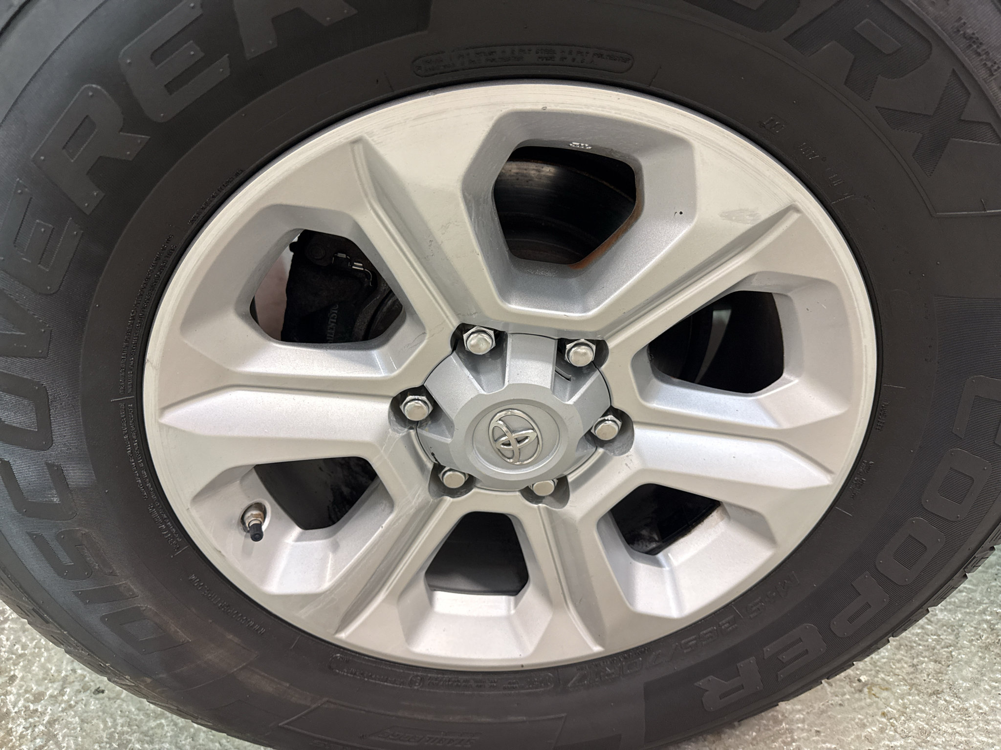 Used 2015 Toyota 4Runner SR5 AWD/4WD image 38