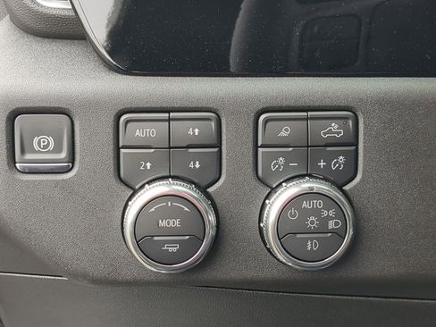 New 2025 GMC Sierra 2500 SLT w/ SLT Premium Package AWD/4WD image 16