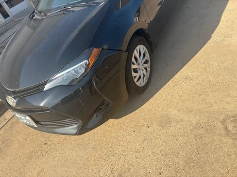 Used 2018 Toyota Corolla LE FWD image 2