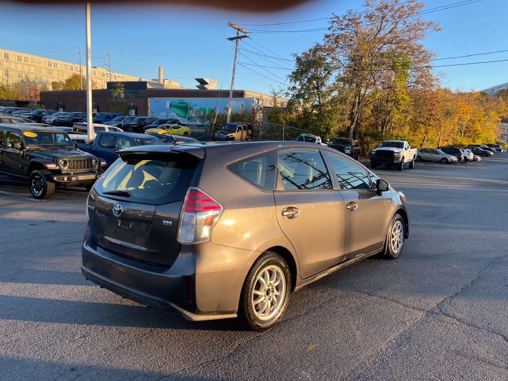 Used 2017 Toyota Prius V Four FWD image 5