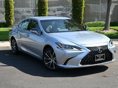 New 2025 Lexus ES 300h w/ Premium Package