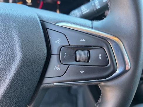 Certified 2025 Chevrolet Trax LT w/ LT Convenience Package image 22