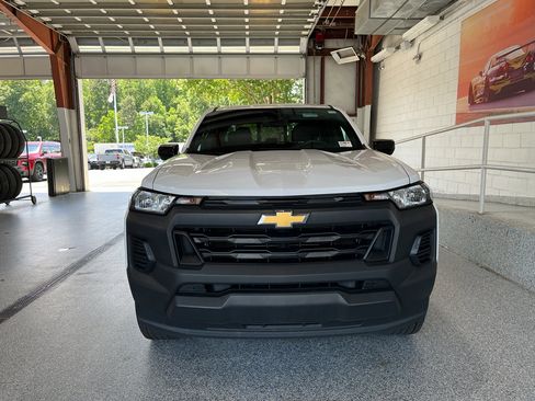 Used 2023 Chevrolet Colorado W/T w/ Advanced Trailering Package RWD image 2