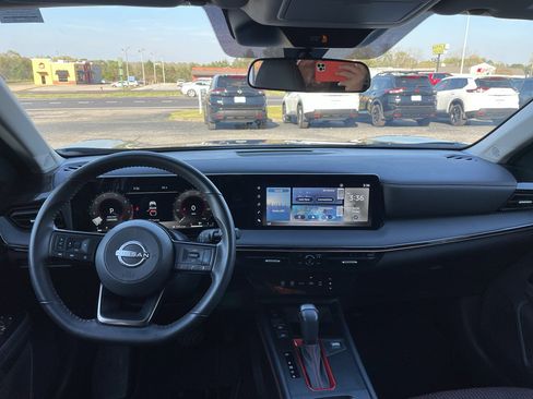 Used 2025 Nissan Kicks SR image 10