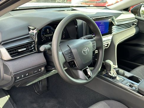 New 2025 Toyota Camry Hybrid image 16