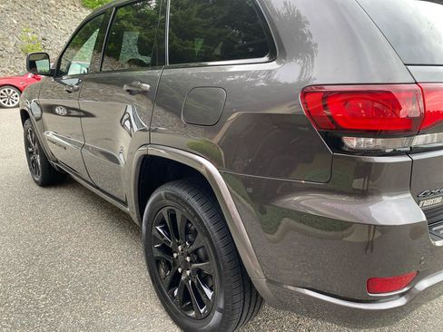 Used 2021 Jeep Grand Cherokee Laredo X AWD/4WD image 33