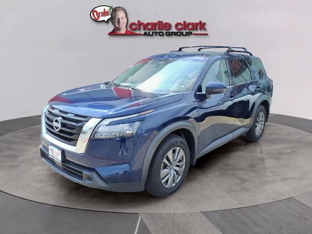 Certified 2024 Nissan Pathfinder SV FWD image 1
