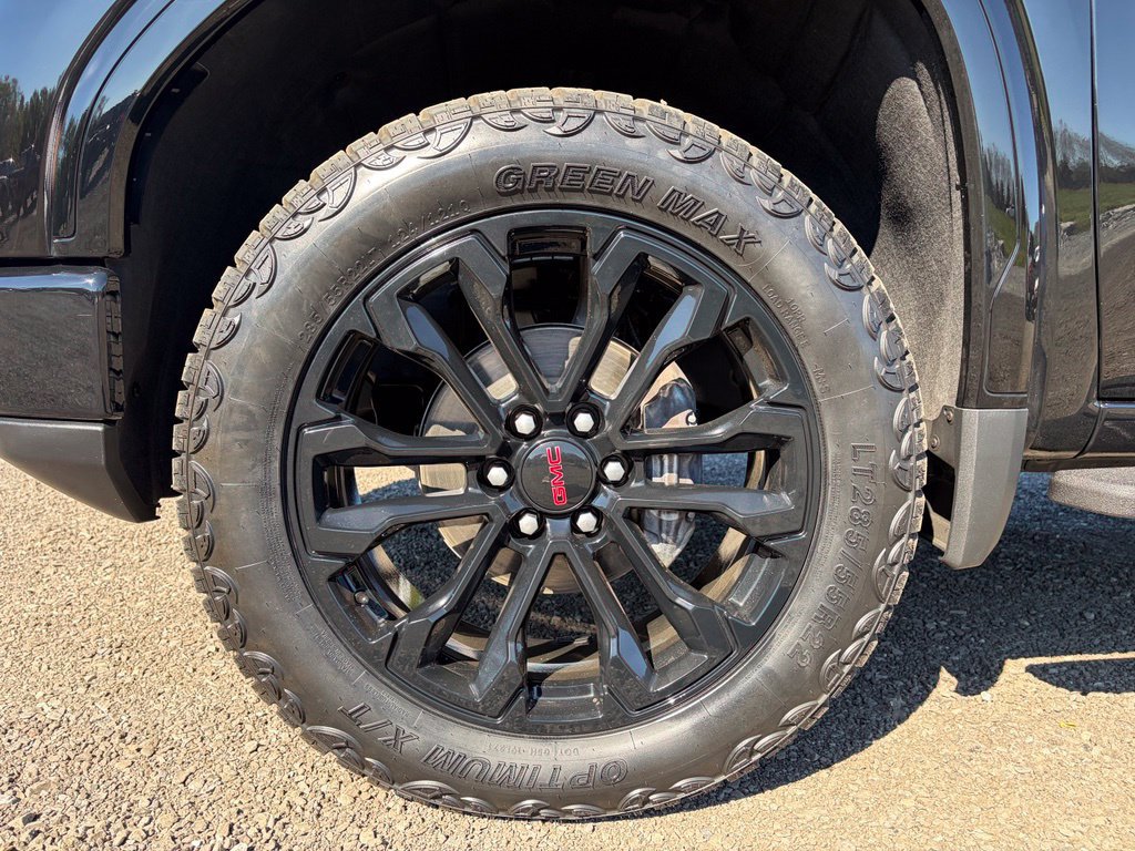 Used 2025 GMC Sierra 1500 AT4 w/ Technology Package AWD/4WD image 14