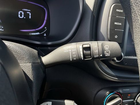 Used 2025 Kia Soul LX w/ LX Technology Package FWD image 34
